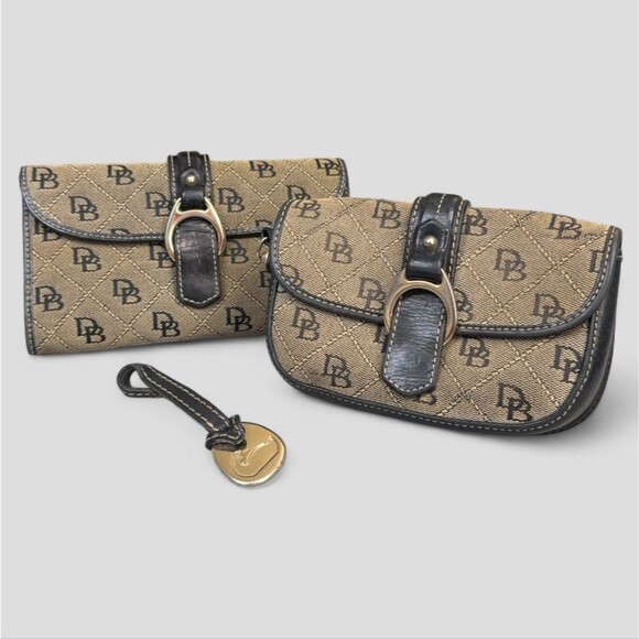 Dooney & Bourke DB Logo Canvas Wallet Wristlet & Goose Purse Charm - Picture 1 of 13